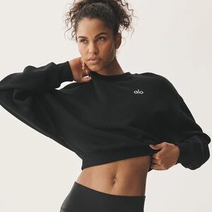 NWT Alo Yoga Black Cropped Accolade Crewneck size Small